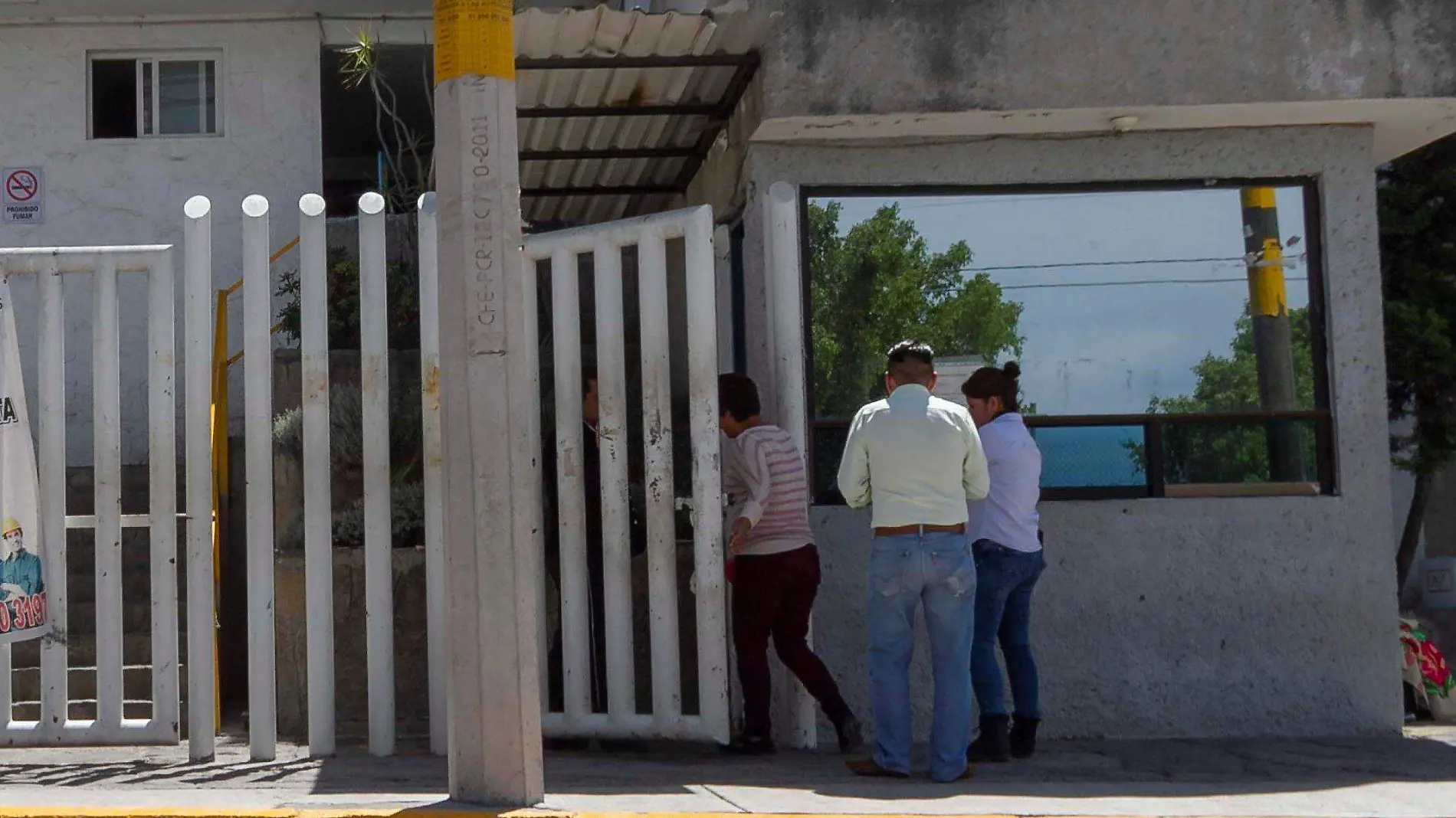 Canacintra informa para prevenir delitos contra trabajadores que recibirán aguinaldo.  Foto César Ortiz.